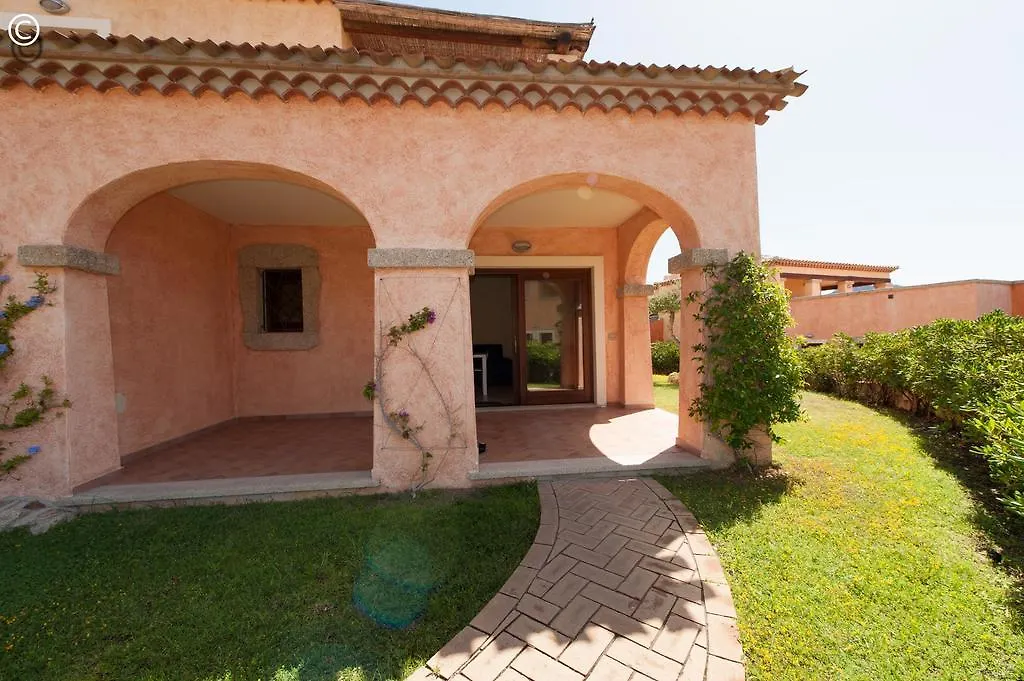 Sea-Front Pearl Apartment Golfo Aranci 0*,