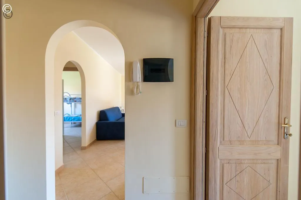 Sea-Front Pearl Apartment Golfo Aranci 0*,