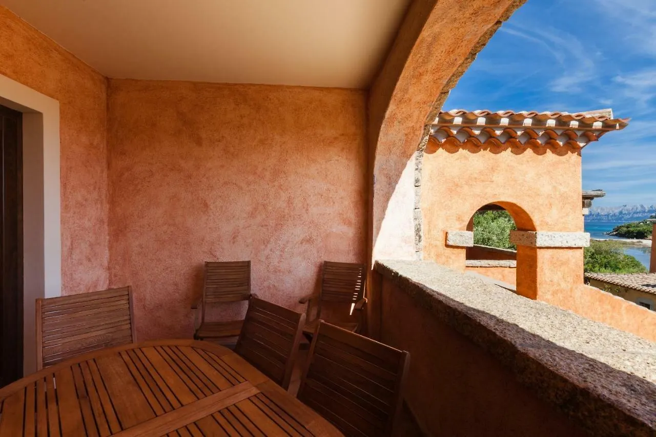 Sea-Front Pearl Apartment Golfo Aranci